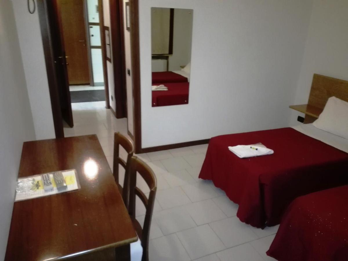Hotel Motel Est Peschiera Borromeo Luaran gambar